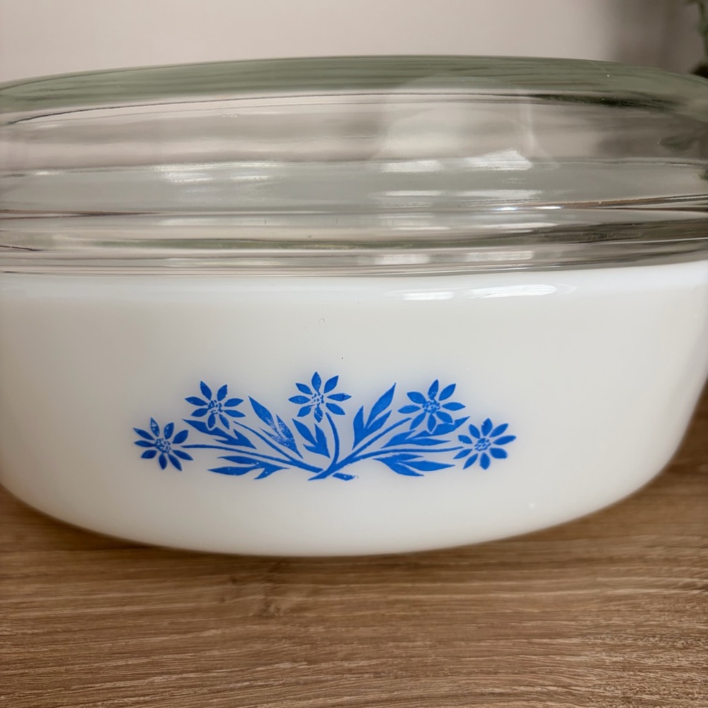Vintage Anchor Hocking Fire King Milk Glass 1.5qt Casserole With Lid Cornflower - Picture 2 of 14